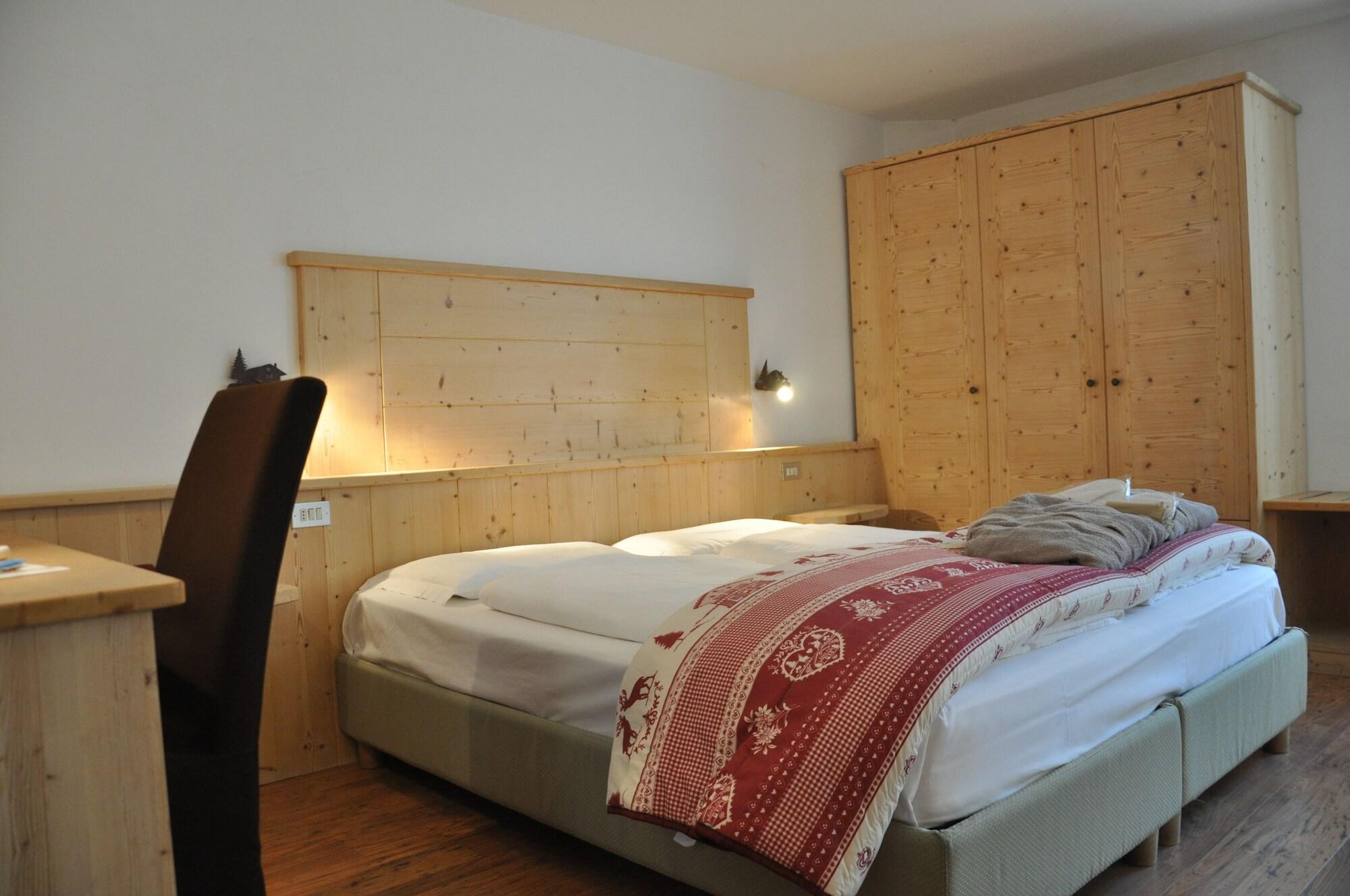 Alpenlife Hotel Someda Моэна Экстерьер фото